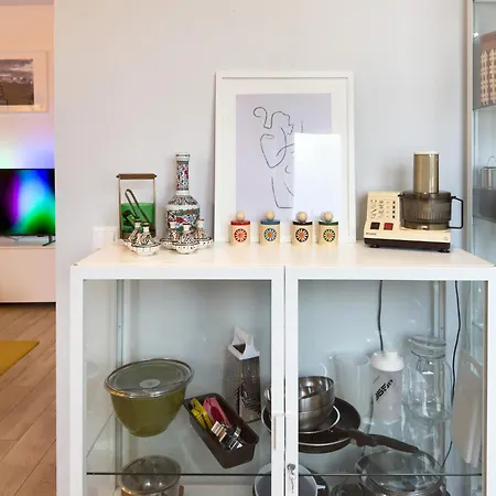 Cozy & Artsy Apartment, Dedicated Office & Walk-in Closet! *