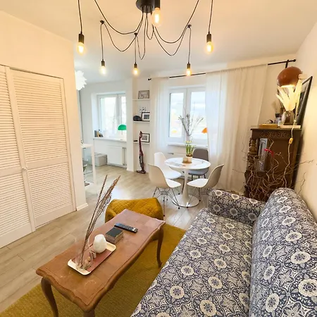 Apartment Cozy & Artsy Apartment, Dedicated Office & Walk-in Closet!