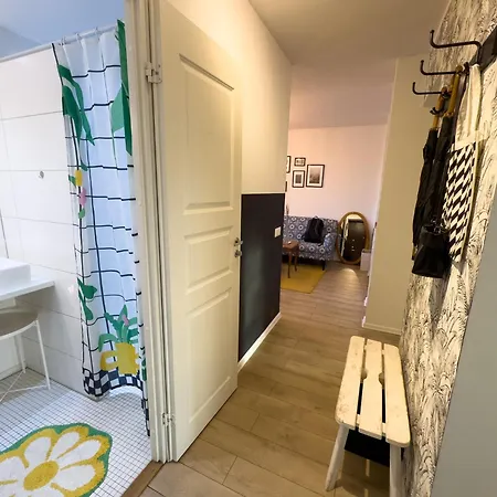 Apartment Cozy & Artsy Apartment, Dedicated Office & Walk-in Closet! *